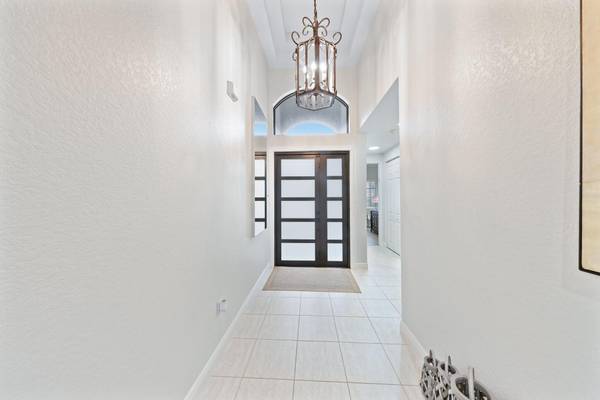 Boca Raton, FL 33498,19090 Skyridge CIR