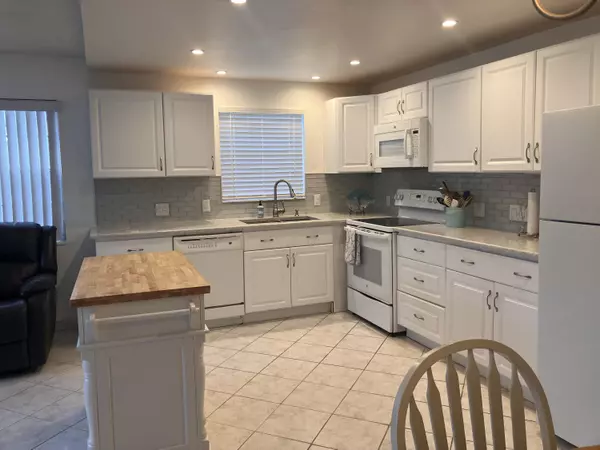 West Palm Beach, FL 33417,337 Camden O