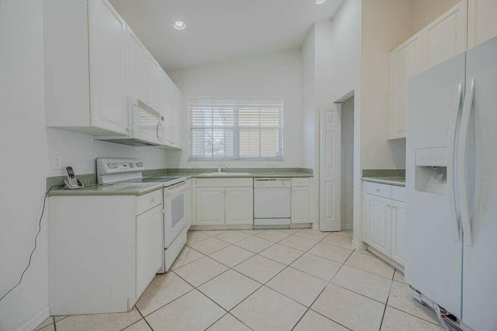 Coral Springs, FL 33076,5824 NW 120 AVE