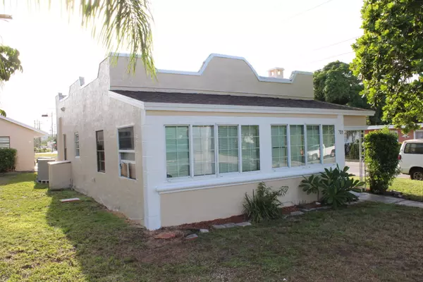 701 S J ST, Lake Worth Beach, FL 33460