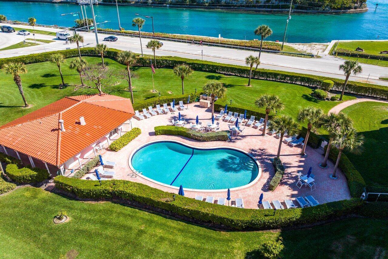 Boca Raton, FL 33432,1040 Banyan RD 2010