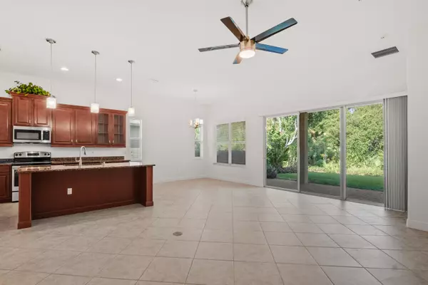 Vero Beach, FL 32962,241 SW 11th SQ
