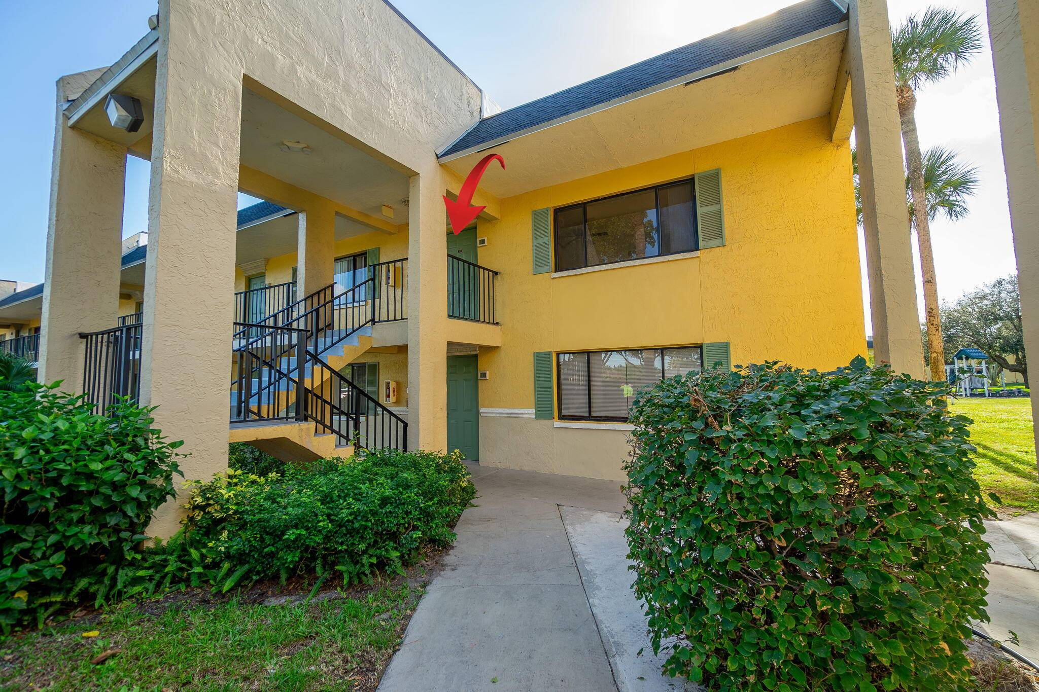 720 Meadows CIR 720, Boynton Beach, FL 33436