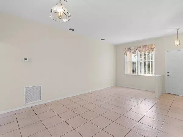 Port Saint Lucie, FL 34986,529 NW Portofino LN