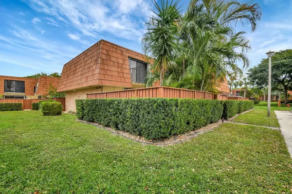 Boynton Beach, FL 33436,325 Live Oak LN