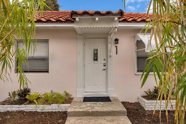 Lake Worth, FL 33460,17 S Ocean Breeze 1