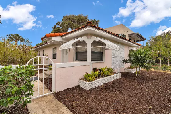 Lake Worth, FL 33460,17 S Ocean Breeze 1