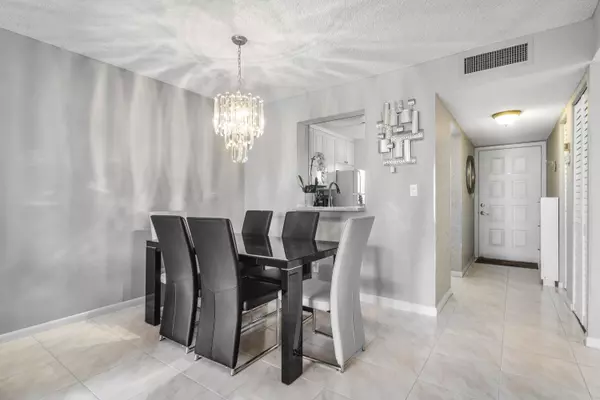 Delray Beach, FL 33446,7145 Huntington LN 303