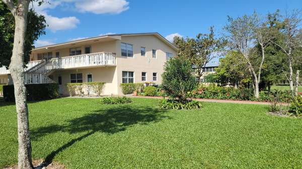 232 Canterbury J, West Palm Beach, FL 33417