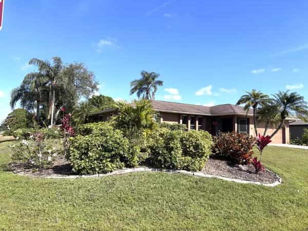 297 SW Grove AVE, Port Saint Lucie, FL 34983