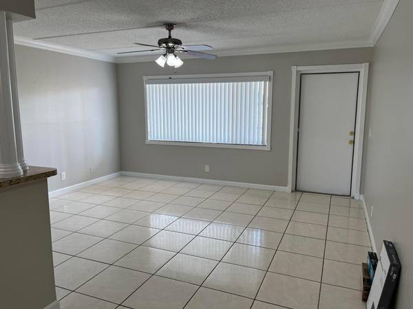 Palm Springs, FL 33461,500 W Village Green CIR 202