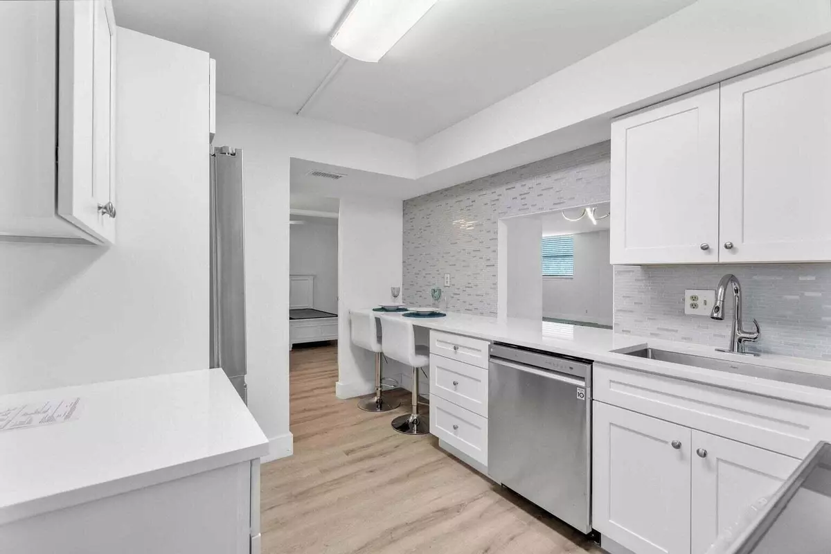 Boca Raton, FL 33487,299 NW 52nd TER 118