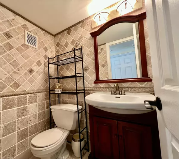 Deerfield Beach, FL 33442,101 Oakridge H