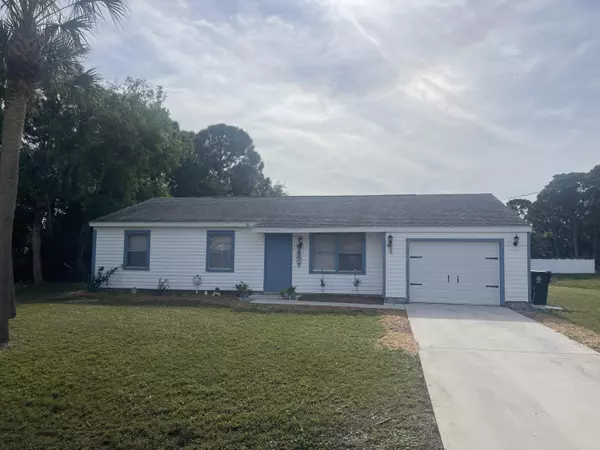 2122 SE Heathwood CIR, Port Saint Lucie, FL 34952