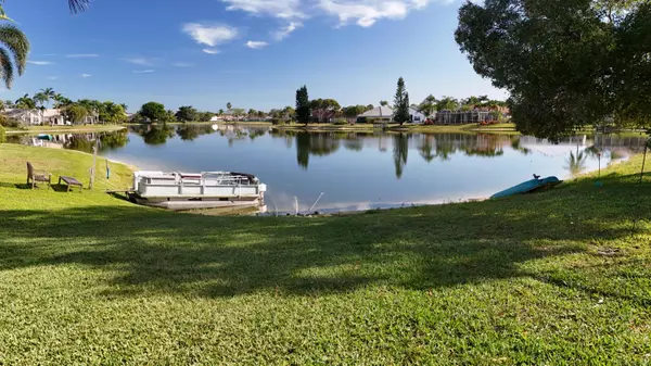 Lake Worth, FL 33467,7040 Peninsula Lake CT