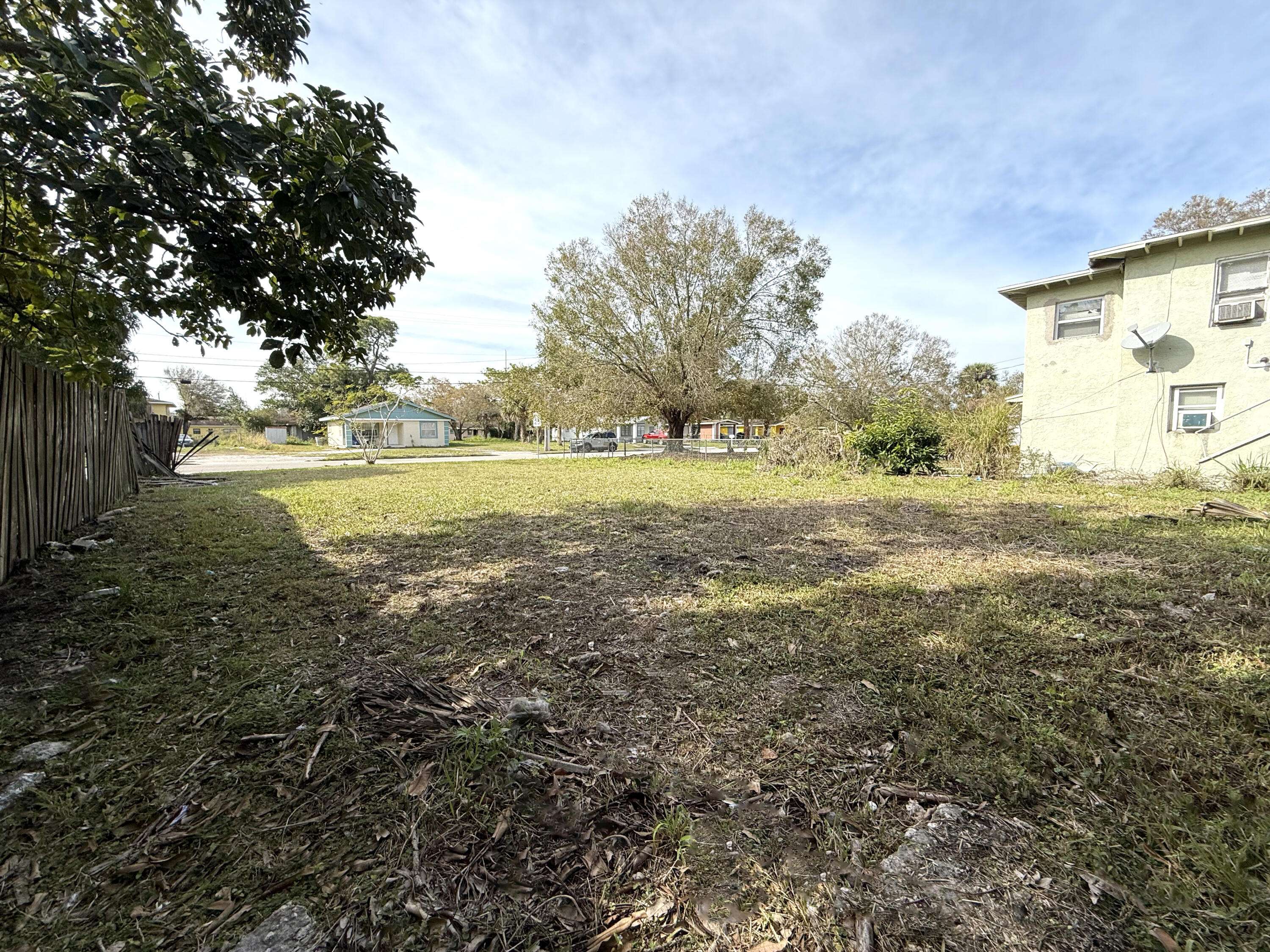 Fort Pierce, FL 34950,804 N 22nd ST