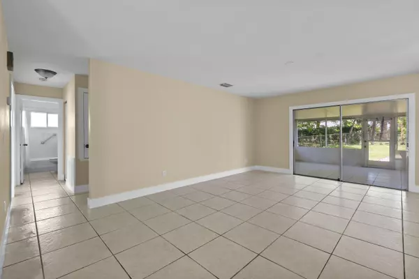 Port Saint Lucie, FL 34953,749 SW Longleaf PL