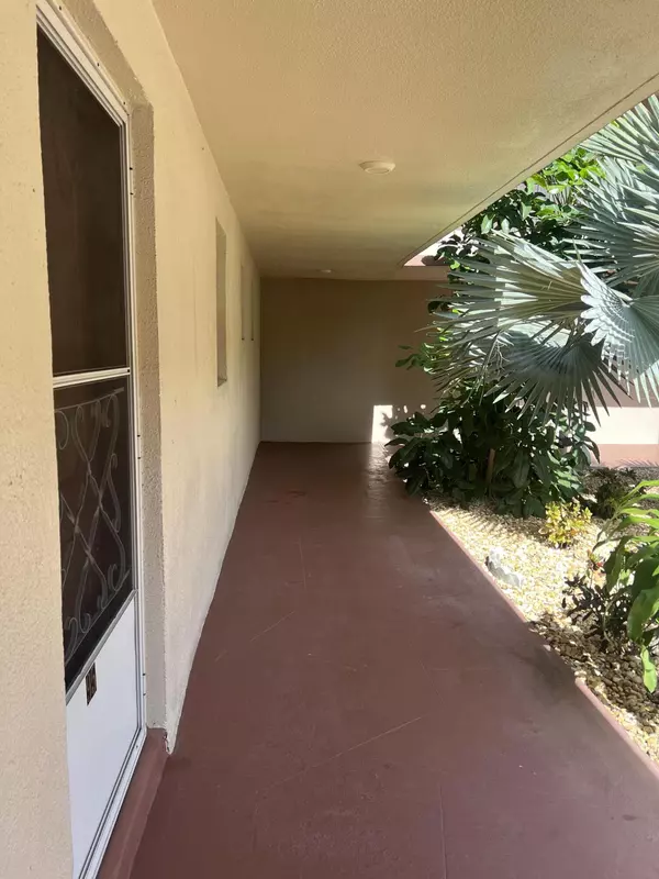 Palm Springs, FL 33461,504 Davis RD 95