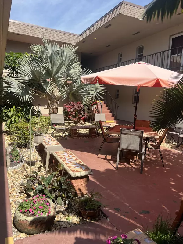 Palm Springs, FL 33461,504 Davis RD 95