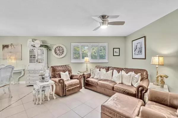 Boynton Beach, FL 33435,33 Colonial Club DR 204