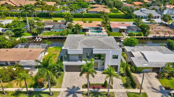 Boca Raton, FL 33487,725 NE 71st ST