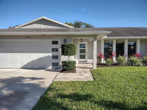 1602 SE Holiday RD, Port Saint Lucie, FL 34952