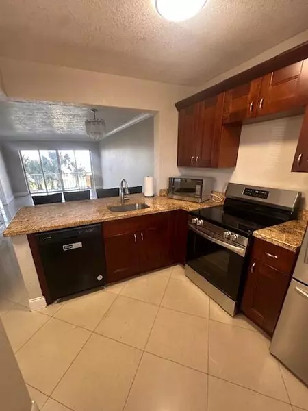 1101 Crystal Lake DR 303, Deerfield Beach, FL 33064