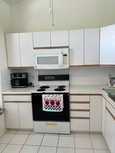 Tequesta, FL 33469,18081 Se Country Club Drive Bldg 35 Unit 348