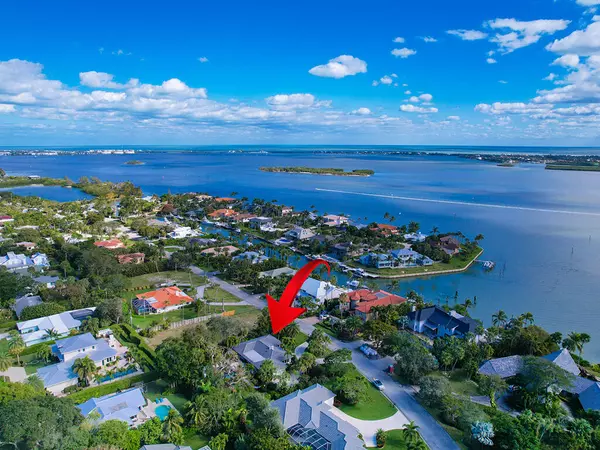 21 E High Point RD, Sewalls Point, FL 34996