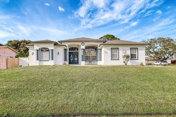 425 SE Evergreen TER, Port Saint Lucie, FL 34983