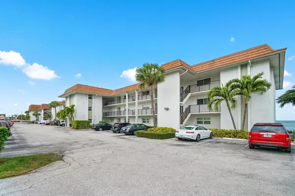 Riviera Beach, FL 33404,400 Wilma CIR #208