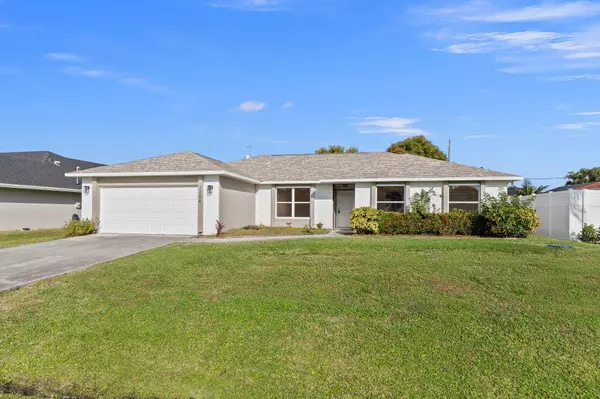 3226 SE Pinto ST, Port Saint Lucie, FL 34984