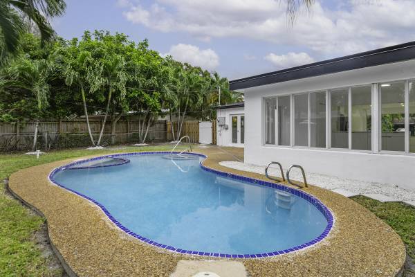 11 NE 26th ST, Wilton Manors, FL 33305