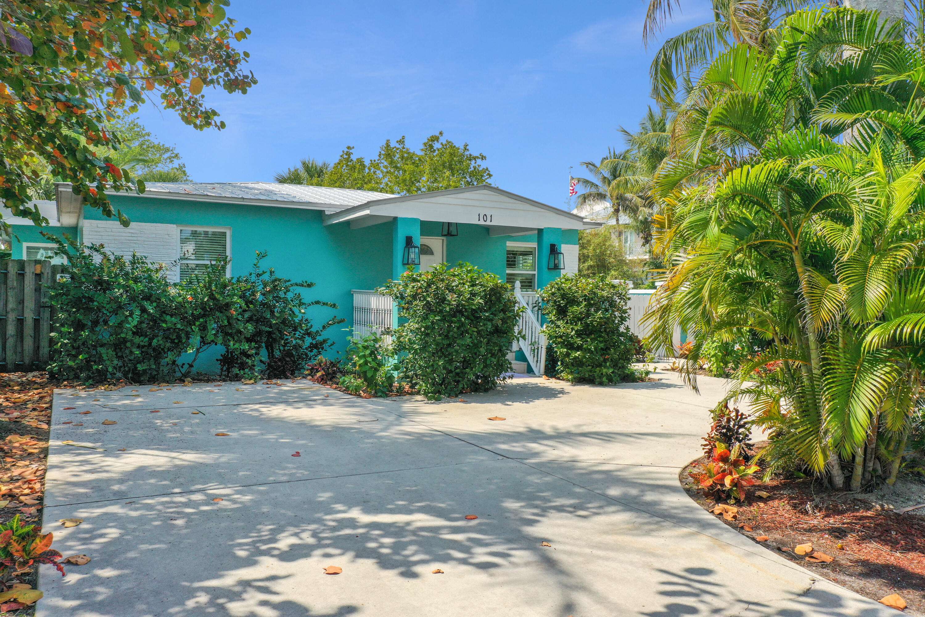 101 Eldorado ST, Hutchinson Island, FL 34949