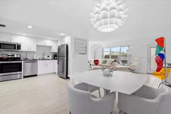 104 Wellington B, West Palm Beach, FL 33417