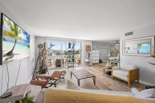 Lantana, FL 33462,231 E Lantana RD 402