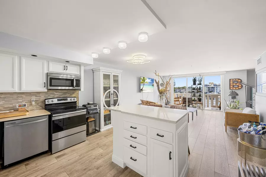 231 E Lantana RD 402, Lantana, FL 33462