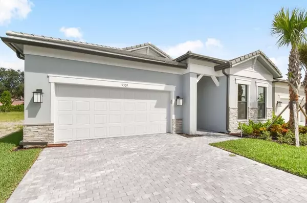 Lake Worth, FL 33467,9309 Cape Honey Bee LN Prestige 38
