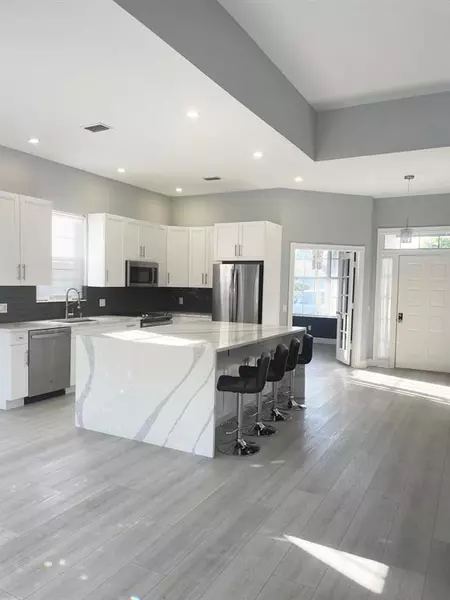 304 NW Bentley CIR, Port Saint Lucie, FL 34986