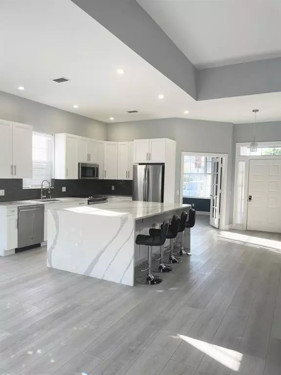 304 NW Bentley CIR, Port Saint Lucie, FL 34986