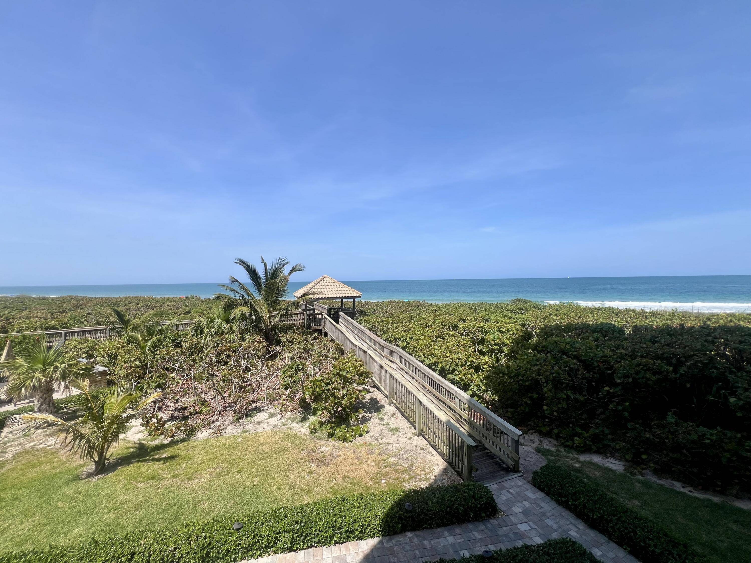 Hutchinson Island, FL 34949,4160 N Highway A1a 201