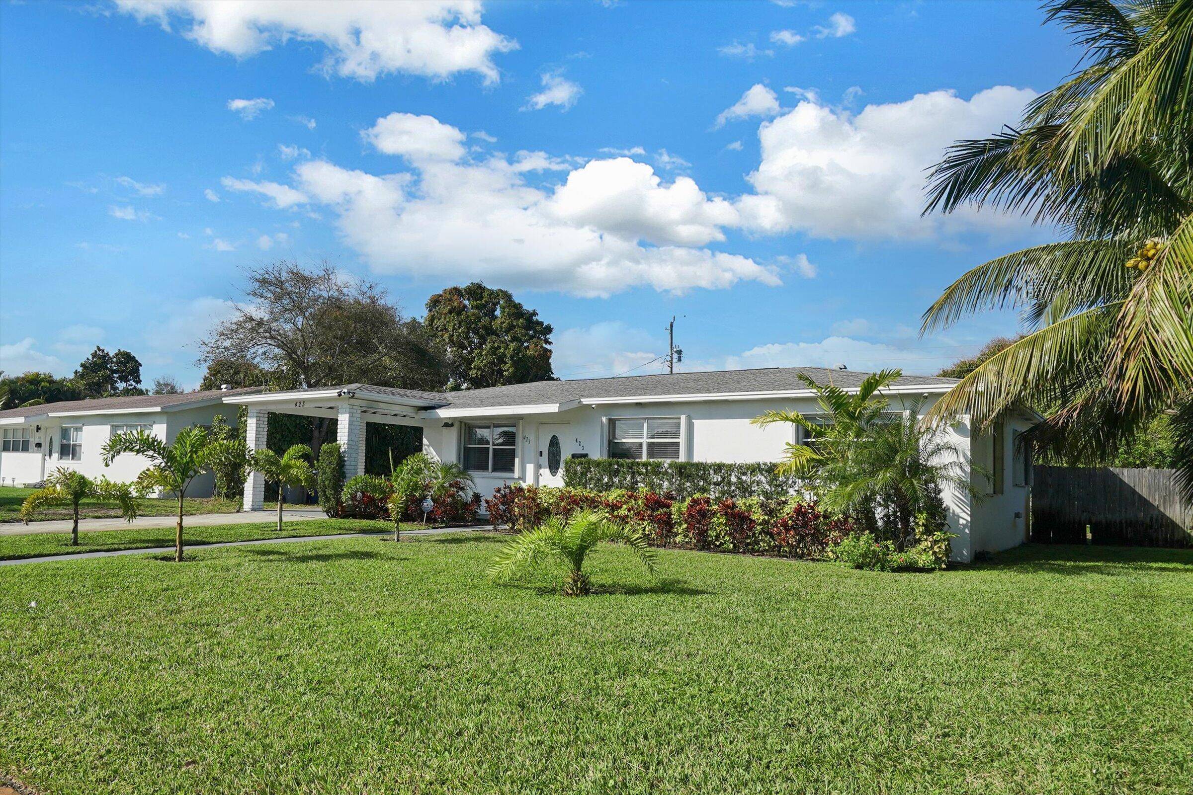 Lake Park, FL 33403,423 Hawthorne DR
