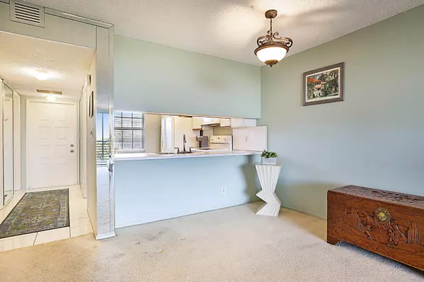 Pompano Beach, FL 33069,3503 Oaks WAY 513