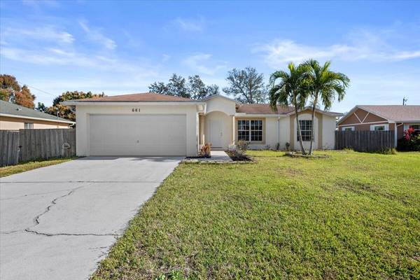 661 SE Clifton LN, Port Saint Lucie, FL 34983