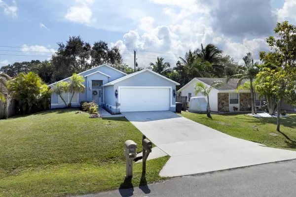 2990 SE Cypress ST, Stuart, FL 34997