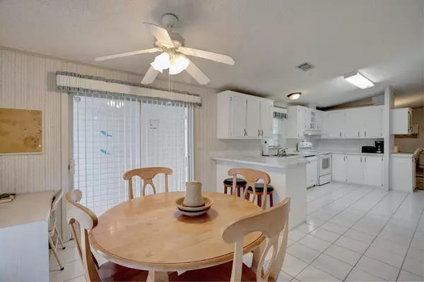 Barefoot Bay, FL 32976,908 Bougainvillea CIR