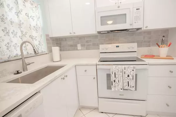 Sunrise, FL 33322,2901 E Sunrise Lakes DR 310