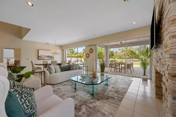 9701 Spray DR, West Palm Beach, FL 33411