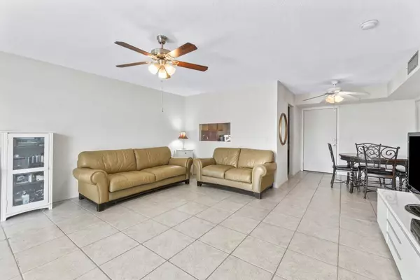 Royal Palm Beach, FL 33411,12014 S Greenway CIR 109