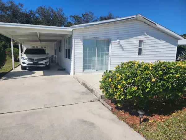 2828 Hook CT, Port Saint Lucie, FL 34952